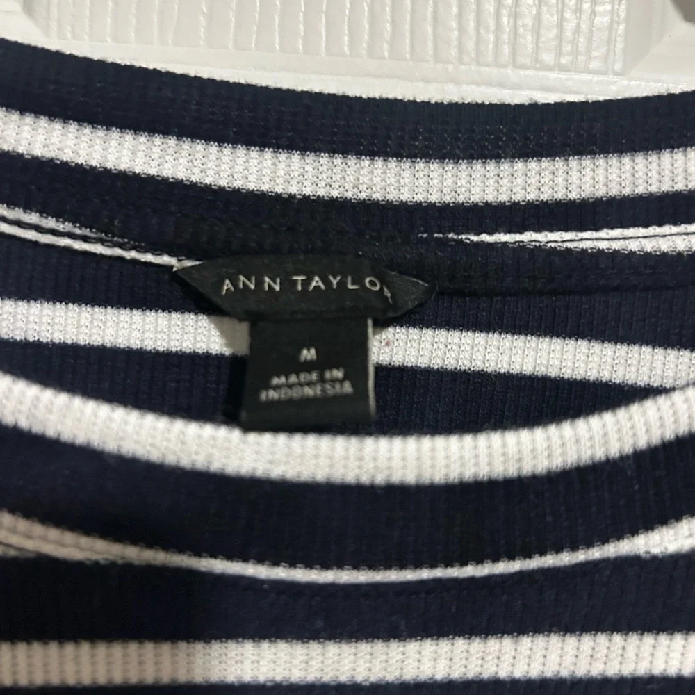 Ann Taylor Women’s Black and White Striped Long Sleeve Top Size Medium - Picture 4 of 6